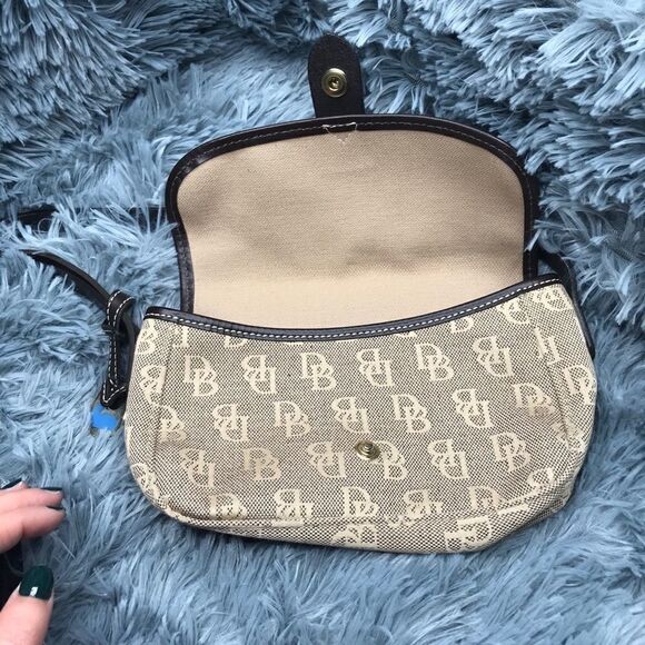 Authentic Dooney & Bourke Signature Logo - Picture 4 of 14